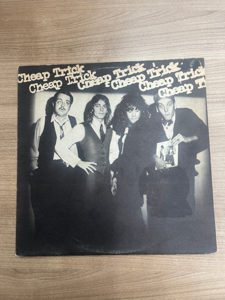 CHEAP TRICK - CHEAP TRICK (1977), Hard rock, LP, Enlèvement ou Envoi, Utilisé