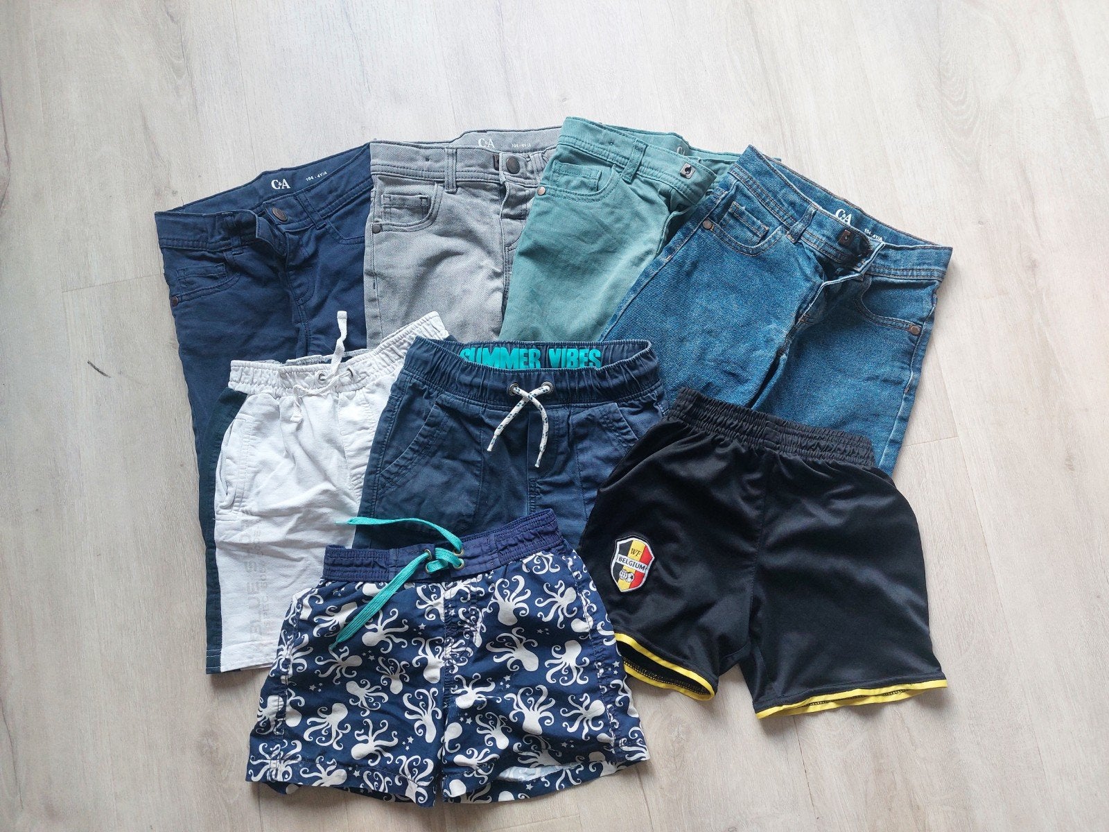 Maat 104 jongen 7 shorten + 1 zwemshort, Pantalon, Garçon, C&A, Enlèvement ou Envoi