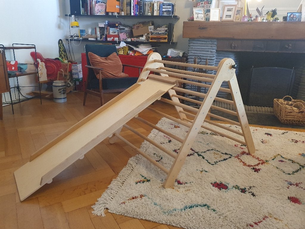 Montessori verstelbare klimdriehoek met glijbaan, Kinderen en Baby's, Speelgoed | Houten speelgoed, Ophalen, Zo goed als nieuw