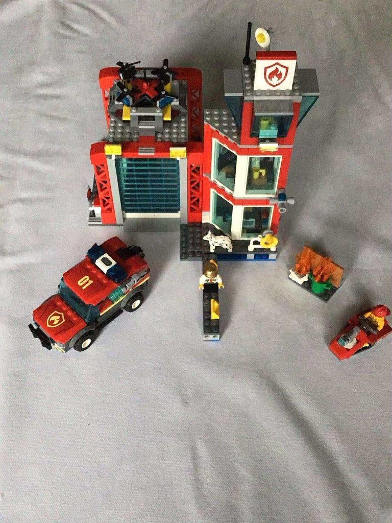 Lego City brandweerkazerne 60215, Ophalen, Zo goed als nieuw, Complete set, Lego