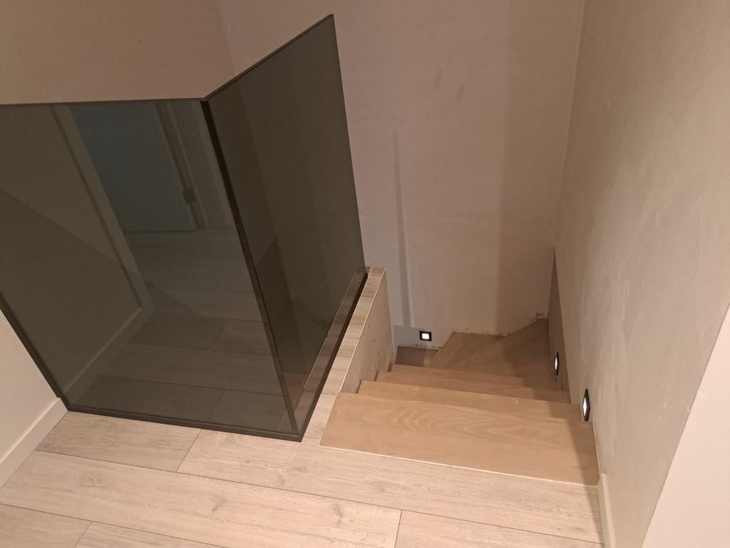 Glazen balustrade, Ophalen