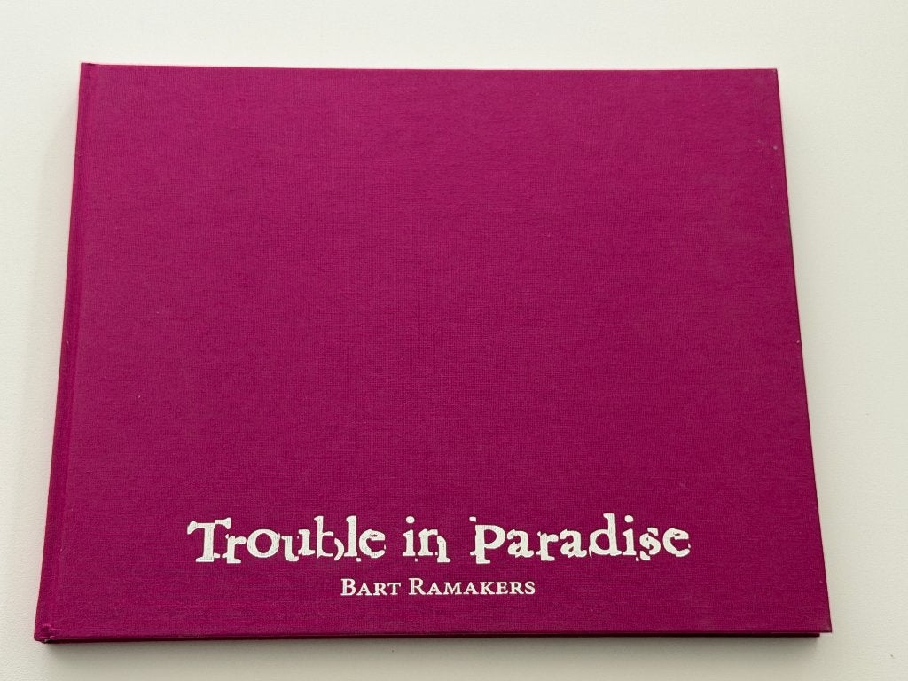 Bart Ramakers – Trouble in Paradise (Zeldzaam!), Boeken, Ophalen of Verzenden, Gelezen, Fotografen, Bart Ramakers