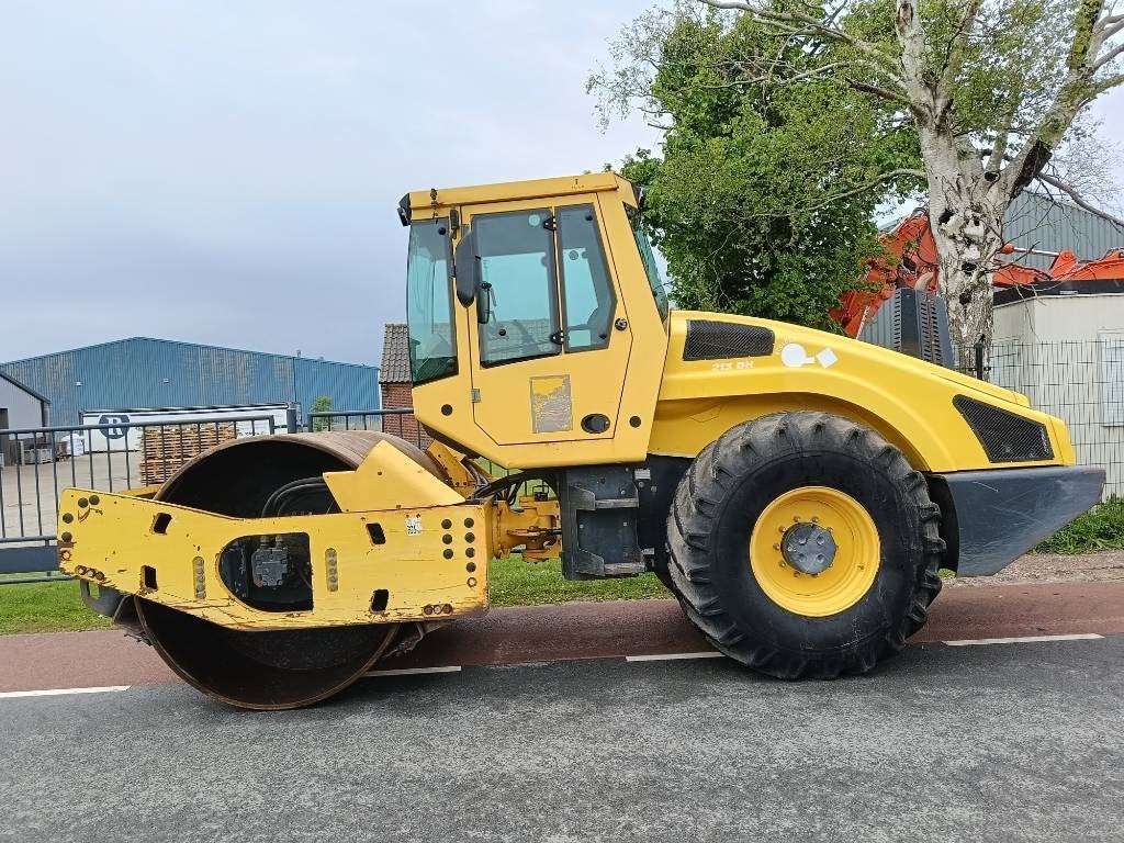 Bomag BW 213 D H-4 i roller wals drum compactor (bj 2015)
