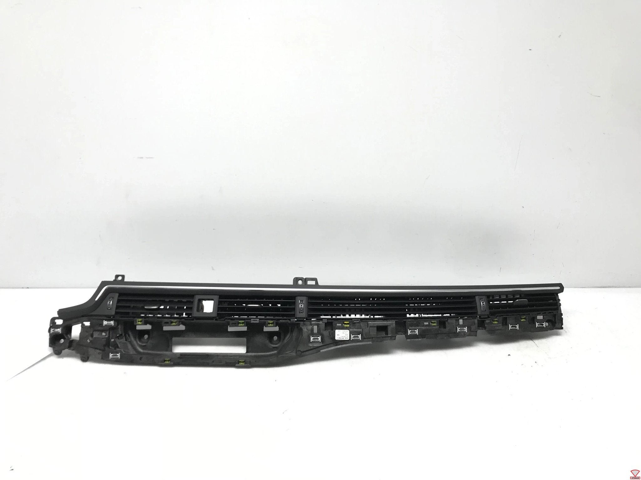 Audi A4 8W A5 F5 Luchtrooster Midden Dashboard 8W1820902C, Gebruikt, AUDI AG, Auto-Union-Strasse 1
85045  Ingolstadt, DE, Audi