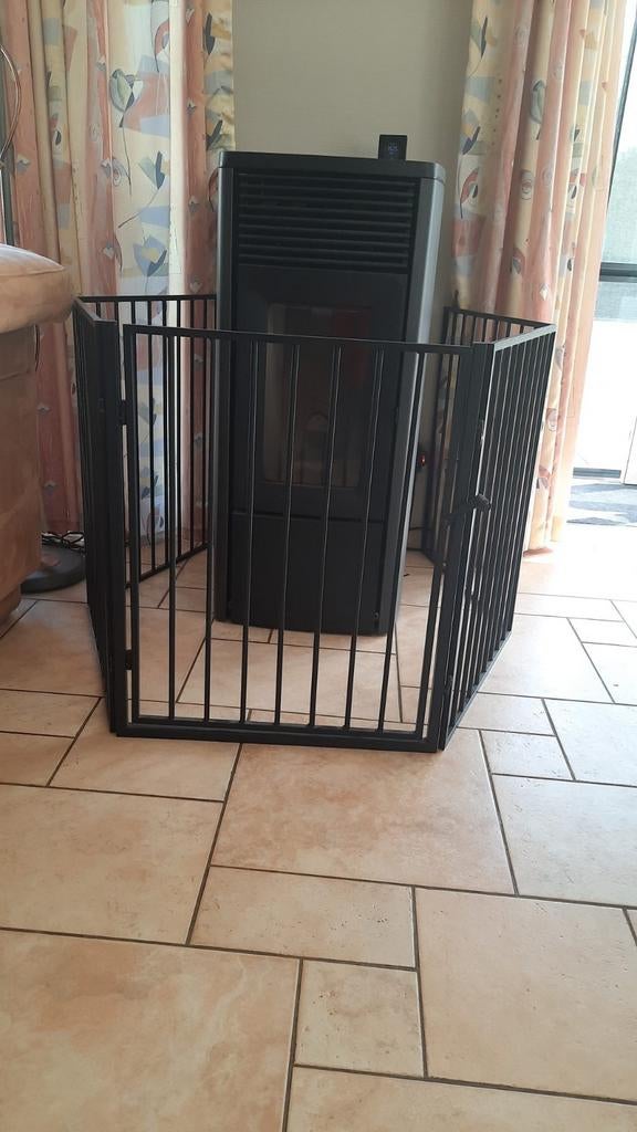 Afscherming kachel met deurtje, Dieren en Toebehoren, Hondenhokken, Ophalen