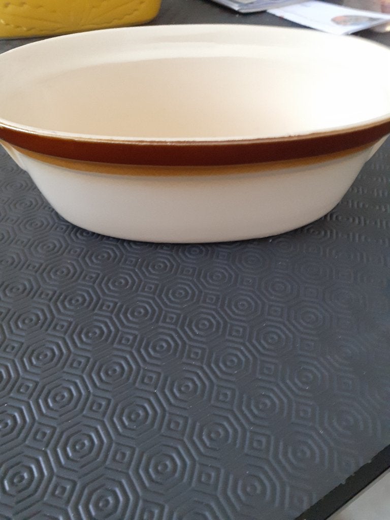 Plat four en terre cuite émaillée ovale, Enlèvement