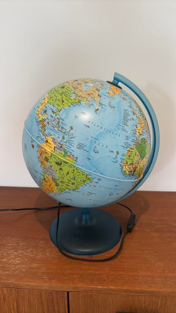 Wereldbol lamp nieuw, Huis en Inrichting, Woonaccessoires | Wereldbollen, Ophalen, Zo goed als nieuw
