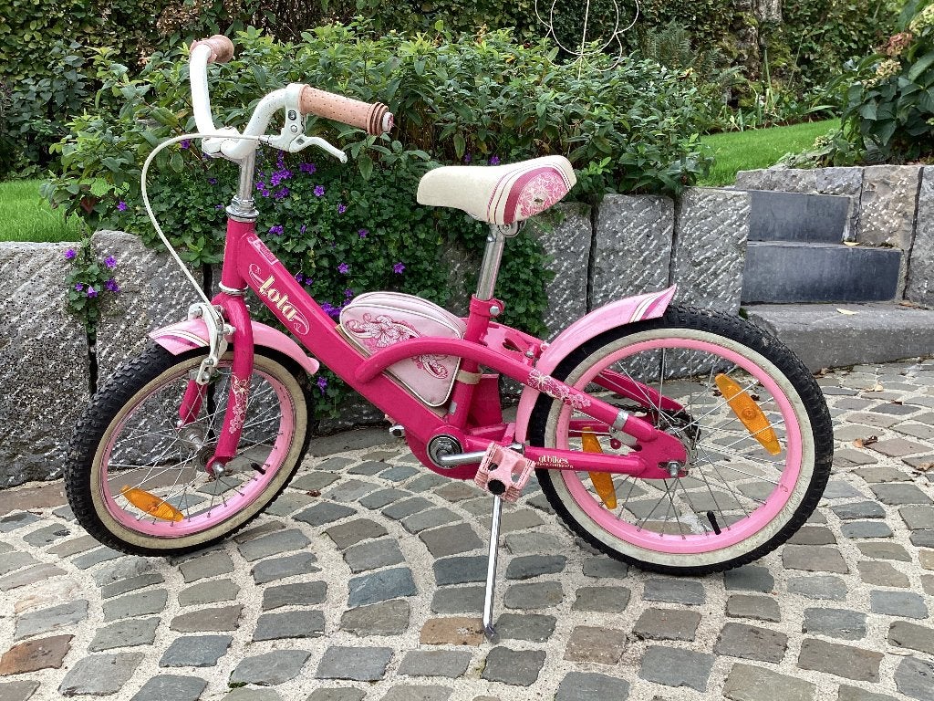 GT Bikes Lola roze-witte 16-inch meisjesfiets, Fietsen en Brommers, Ophalen, Terugtraprem, Gebruikt, 16 inch