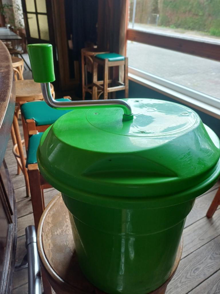 Horeca slazwierder, Ophalen