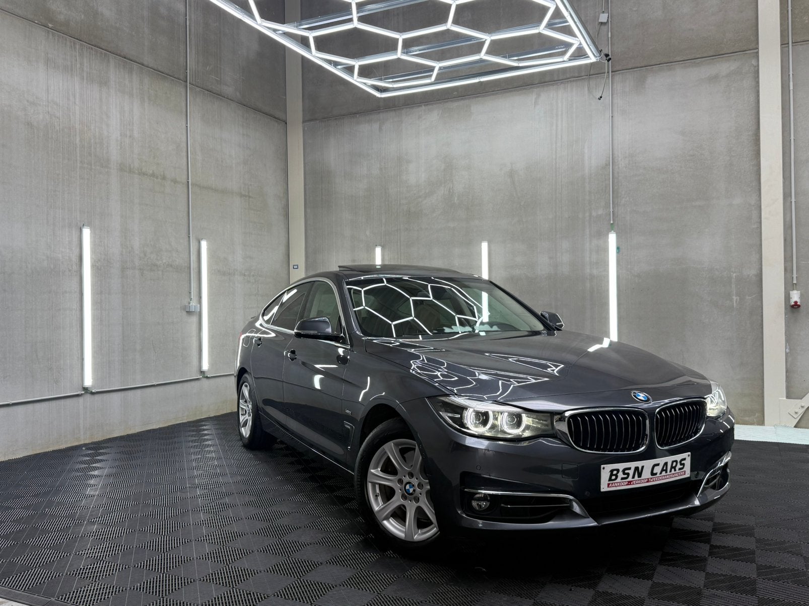BMW 330i GT XDRIVE/PANO/360CAMERA/MEMORY/GARANTIE, Auto's, Leder, Zilver of Grijs, ABS, https://public.car-pass.be/vhr/d3b6256f-a7e8-49c3-a5f9-ccf2971bc729