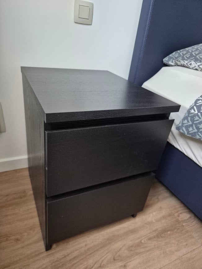 IKEA - Malm - zwart nachtkastje, Enlèvement ou Envoi, 45 à 65 cm, Comme neuf, 55 à 70 cm