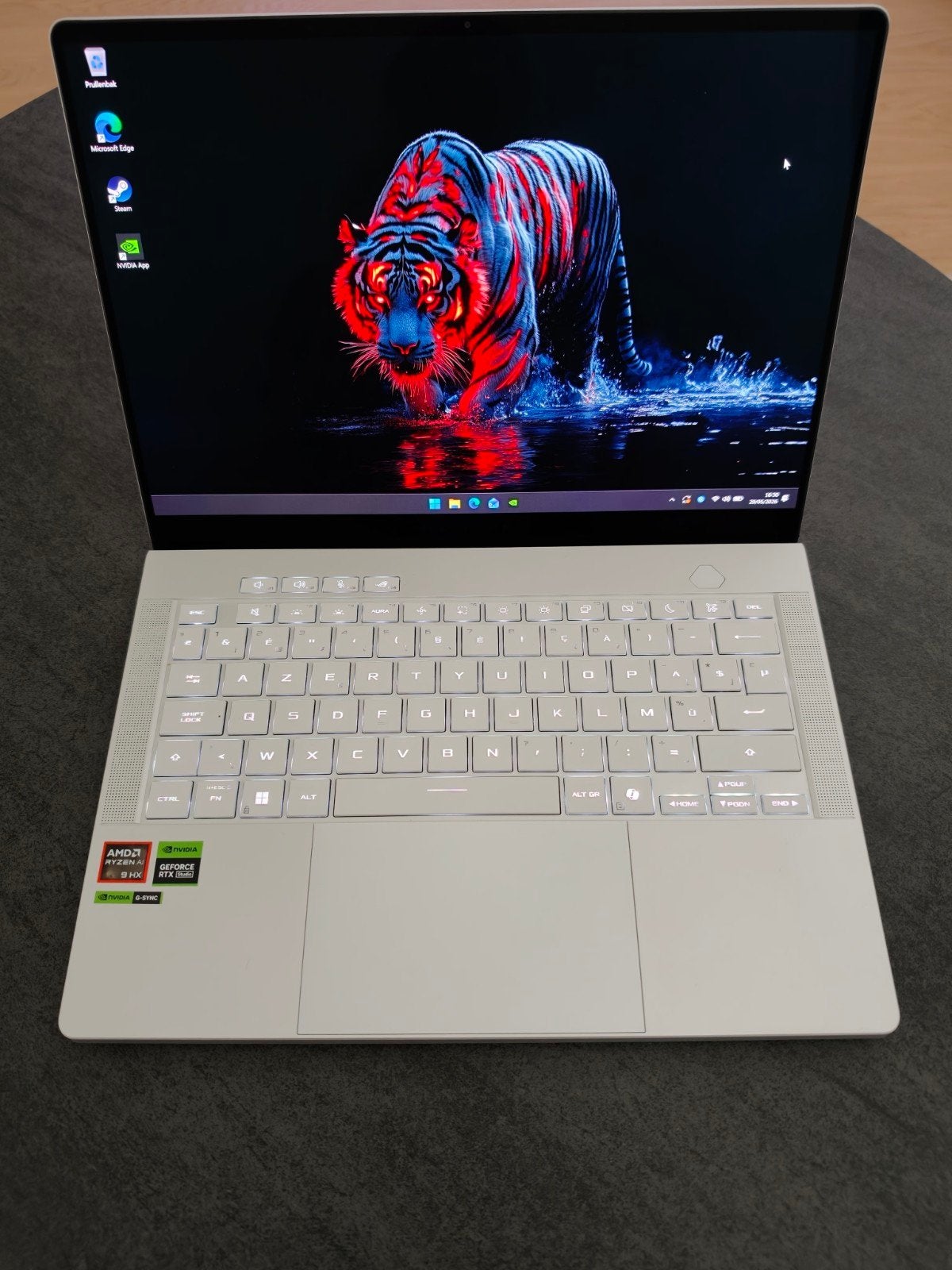 Asus g14 2025 5070ti 32gb ram 1tb ssd, Computers en Software, Windows Laptops, Ophalen of Verzenden