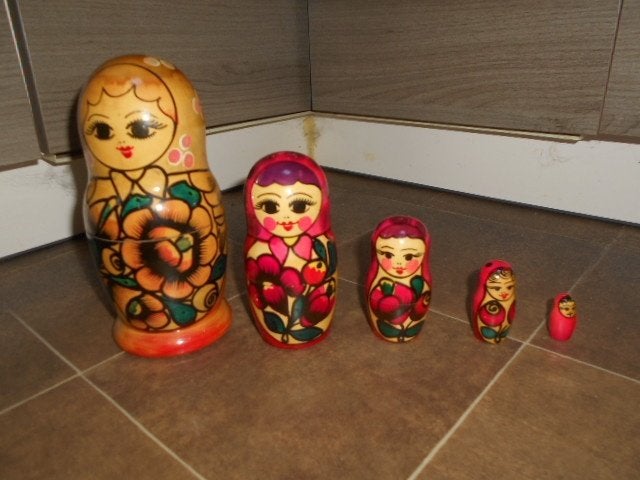 Mooie houten matroesjka pop - Rusland, Antiek en Kunst, Ophalen of Verzenden