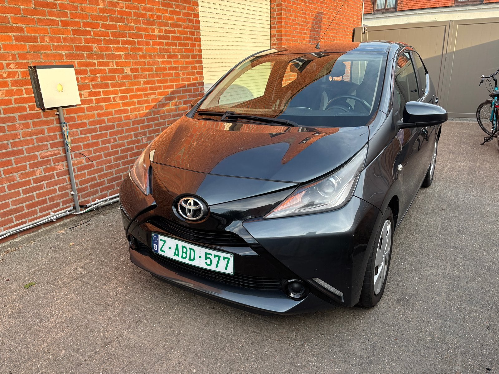 Toyota Aygo 2018 1.0 benzine airco 5 deurs 1 jaar garantie, Autos, Argent ou Gris, Achat, 998 cm³, Euro 6