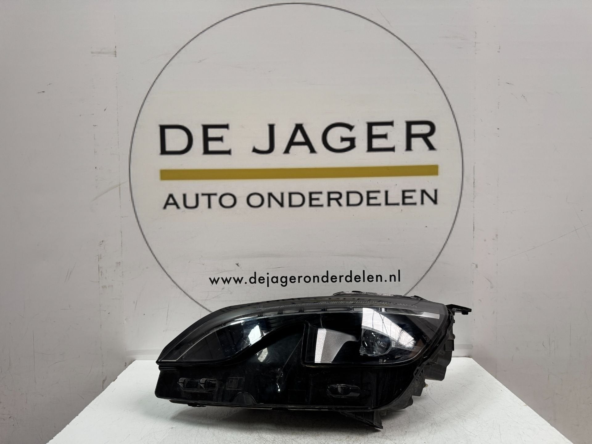 Phare avant droit Full LED pour Peugeot 3008 II et 5008 II G, Taurusavenue 1
2132 LS  Hoofddorp, NL, Contact.group@renault.com