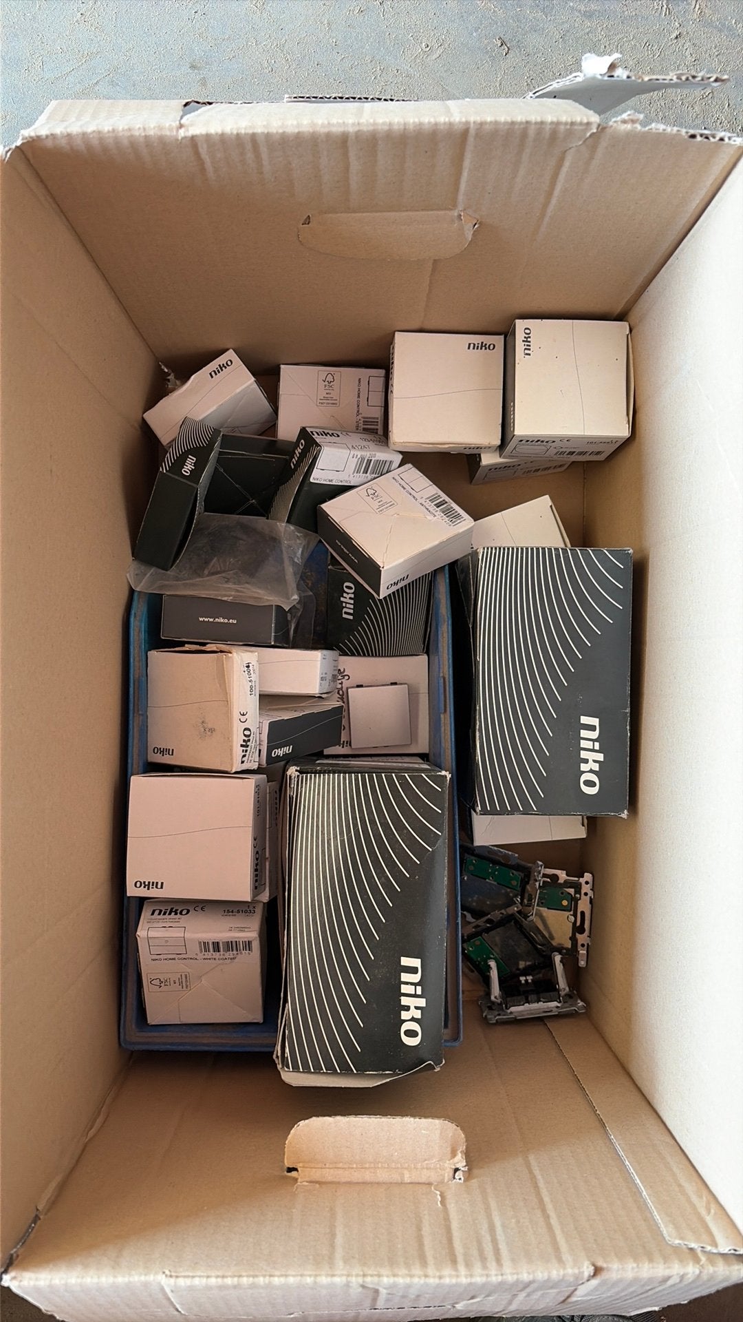 Niko home control drukknoppen, Doe-het-zelf en Bouw, Ophalen, Zo goed als nieuw