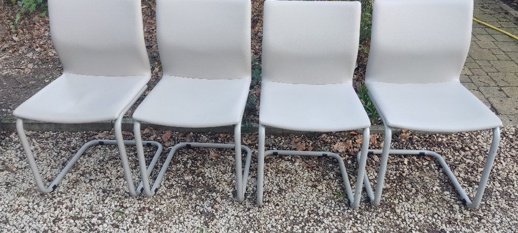 4 chaises en bon état en simili cuir gris, Maison & Meubles, Gris, Enlèvement, Utilisé, Cuir