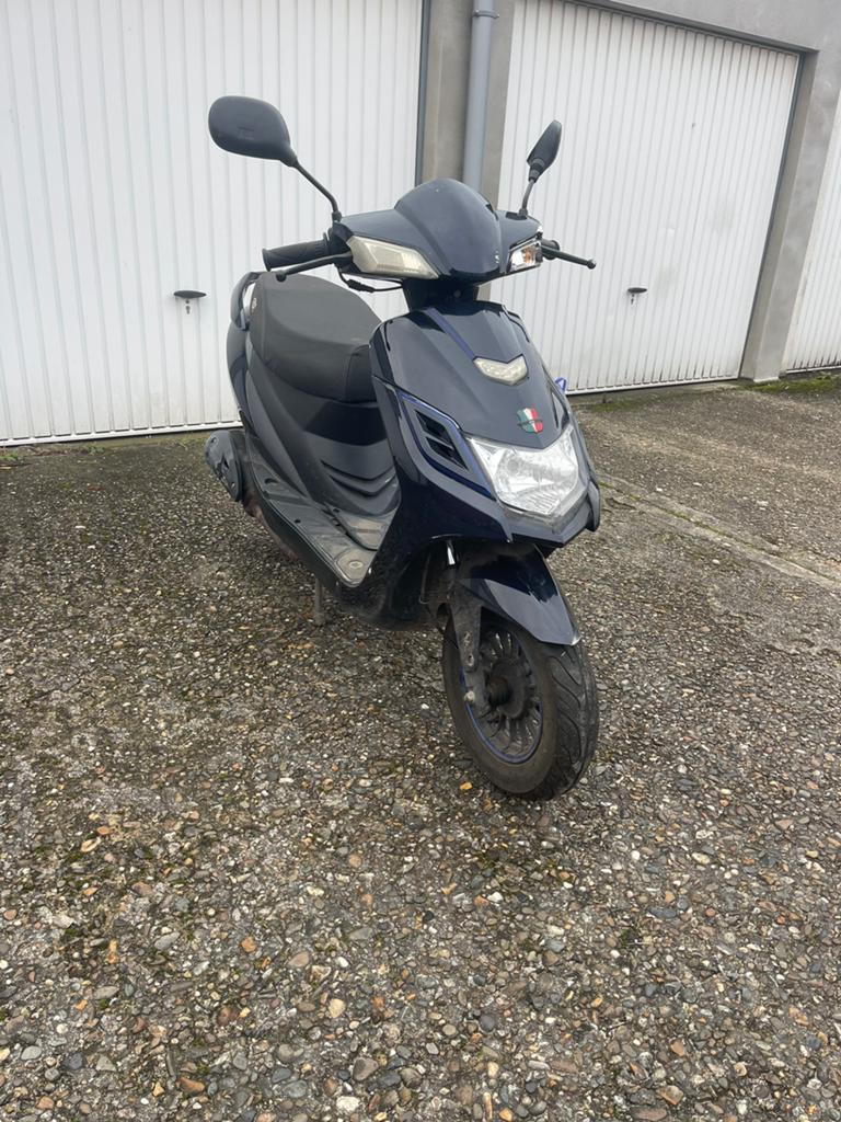 GTS VICI B klasse, Fietsen en Brommers, Scooters | Peugeot, Ophalen, Zo goed als nieuw