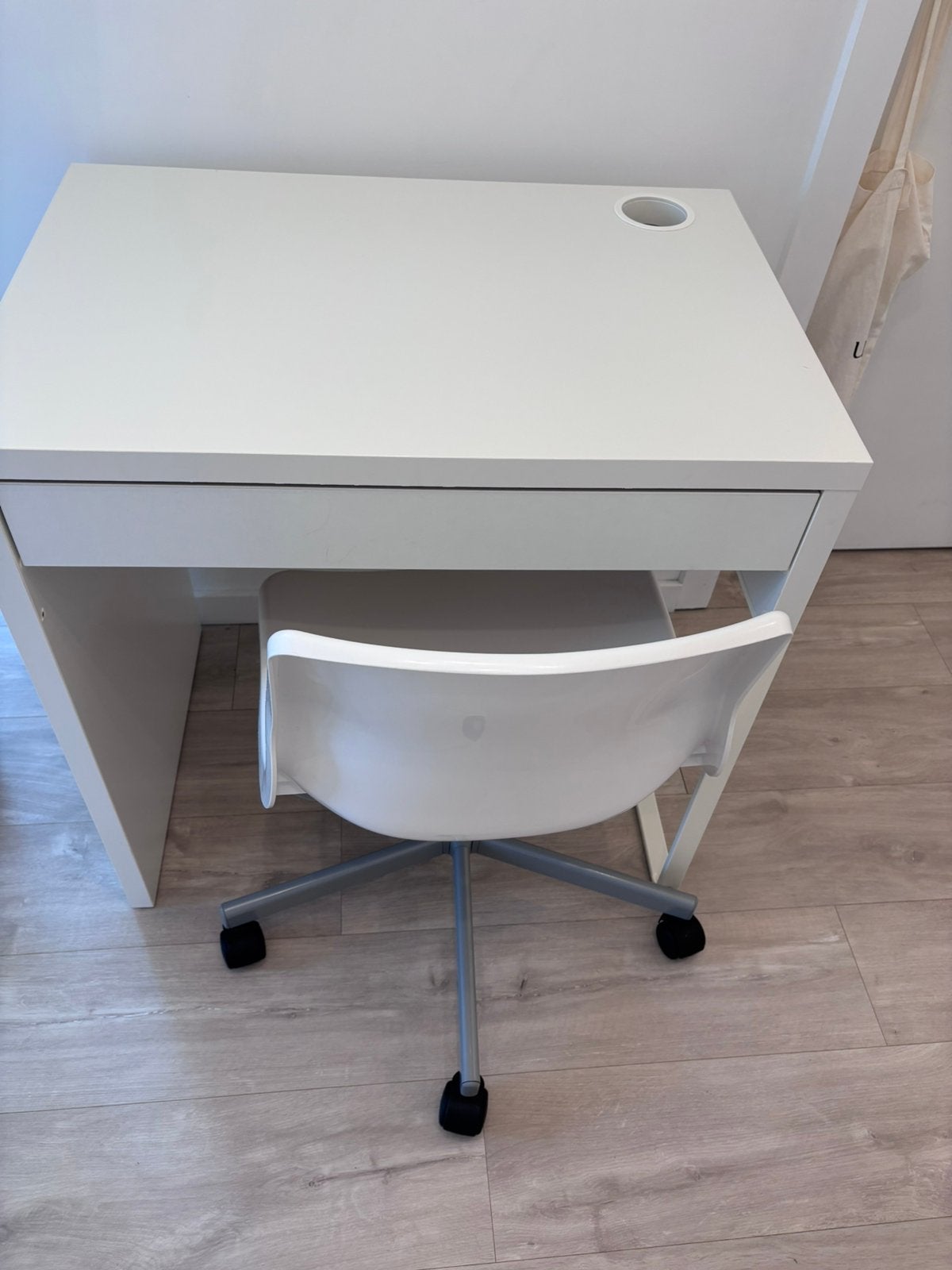 Bureau + bureaustoel ikea, Ophalen, In hoogte verstelbaar, Zo goed als nieuw, IKEA