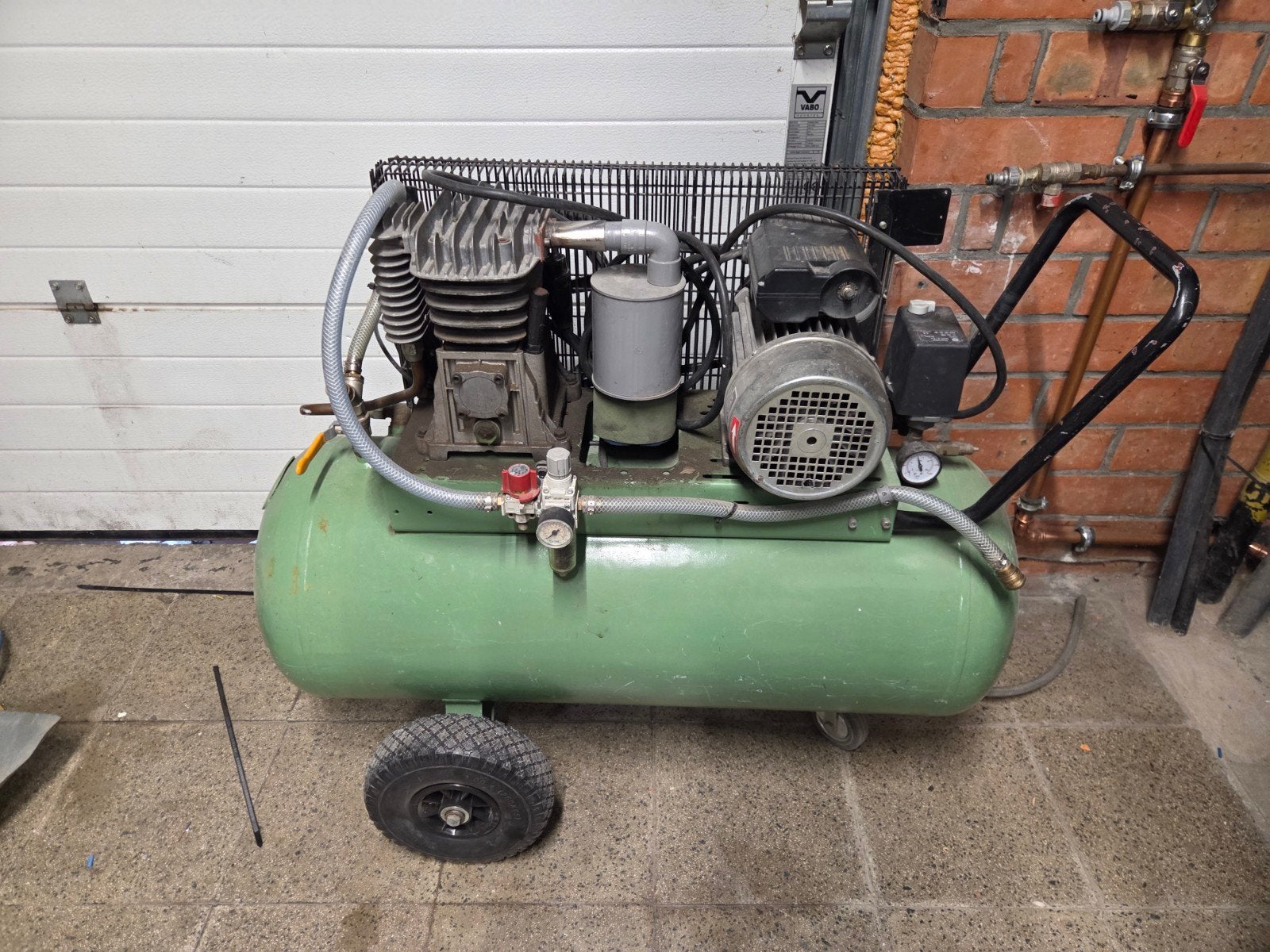 compress airpress met abac pomp, Doe-het-zelf en Bouw, Ophalen, Gebruikt, 6 tot 10 bar, 25 tot 100 liter