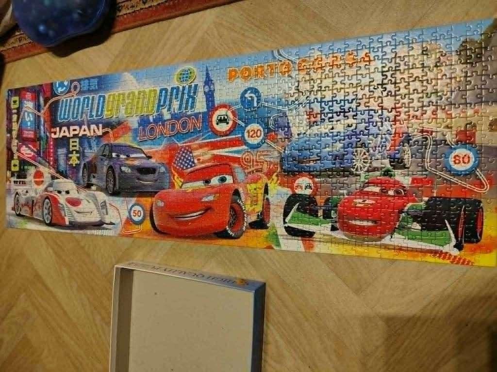 Cars 2 Puzzel 1000 stuks, Kinderen en Baby's, Speelgoed | Kinderpuzzels, Ophalen, Meer dan 50 stukjes, Zo goed als nieuw, 6 jaar of ouder