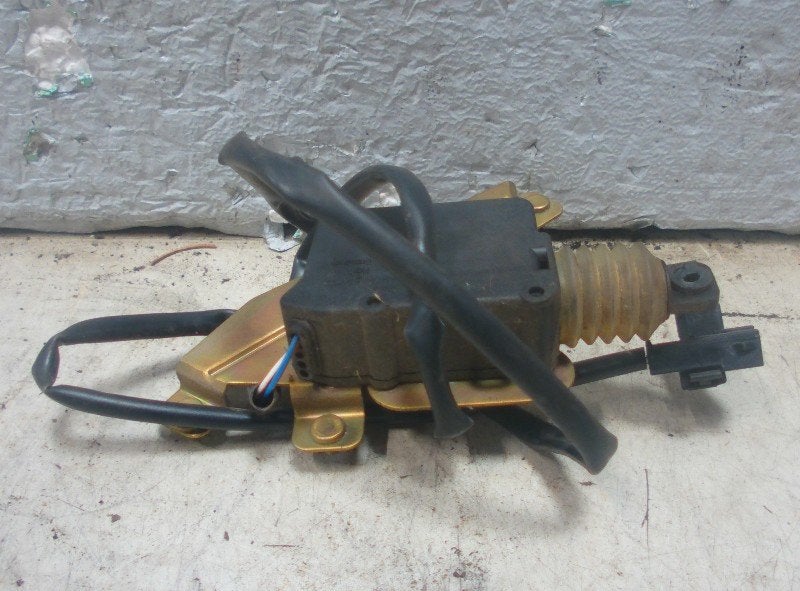 VEROUILLAGE CENTRALISEE CAPOT MOTEUR Volvo 960 I Estate, Info@volvocars.com, Volvo Car Germany GmbH, Siegburger Straße 229
50679  Köln, DE