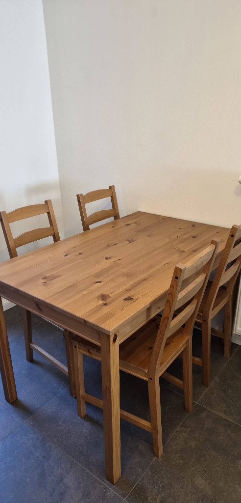IKEA tafel met stoelen te koop, Huis en Inrichting, Complete eetkamers, Gebruikt, 4 tot 6 stoelen, Ophalen