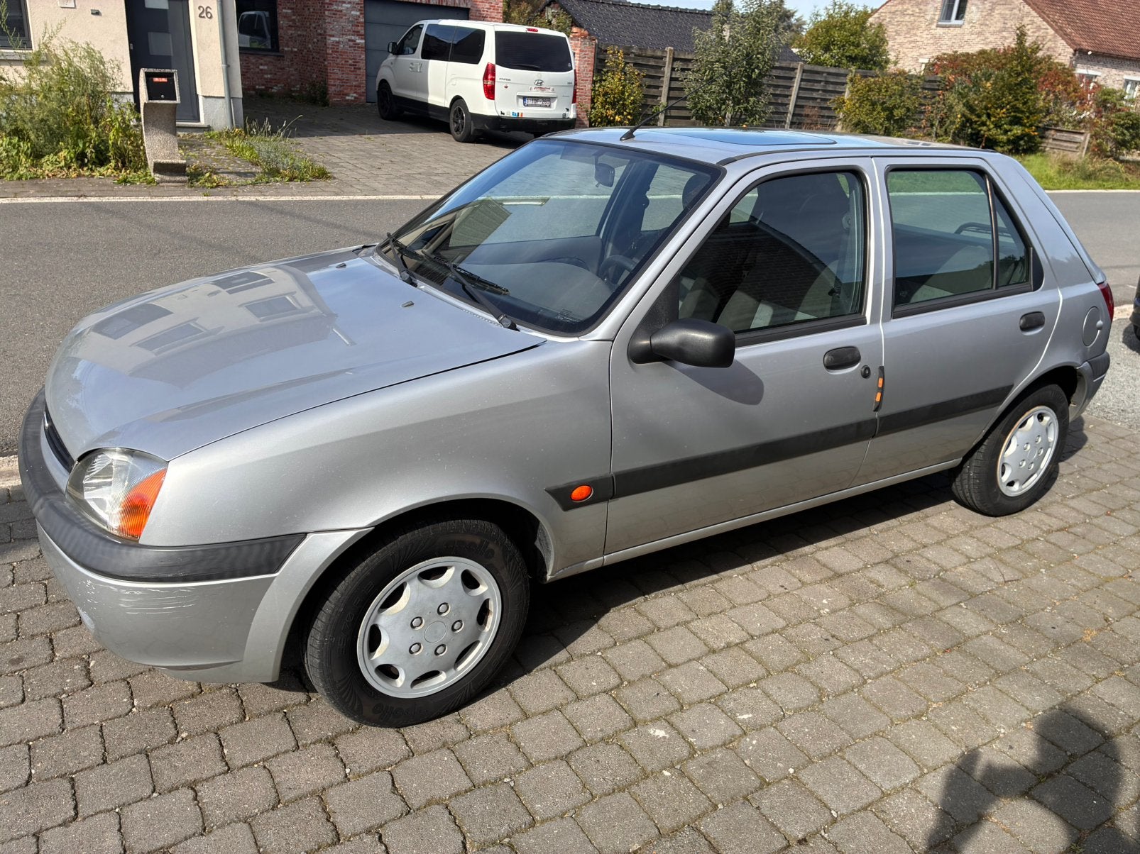 Ford fiesta 1.3i is gekeurd voor verkoop !, Auto's, Voorwielaandrijving, Stof, Zwart, 4 cilinders