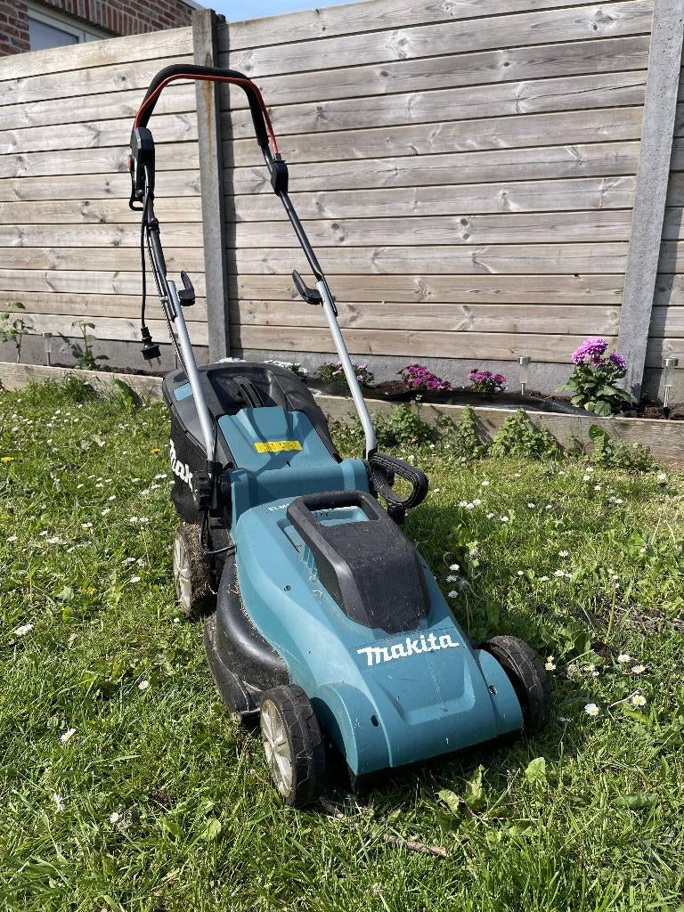 Makita Elektrische Grasmaaier 1400W ELM3720 37cm, Ophalen, Gebruikt, Elektrische grasmaaier, Opvangbak
