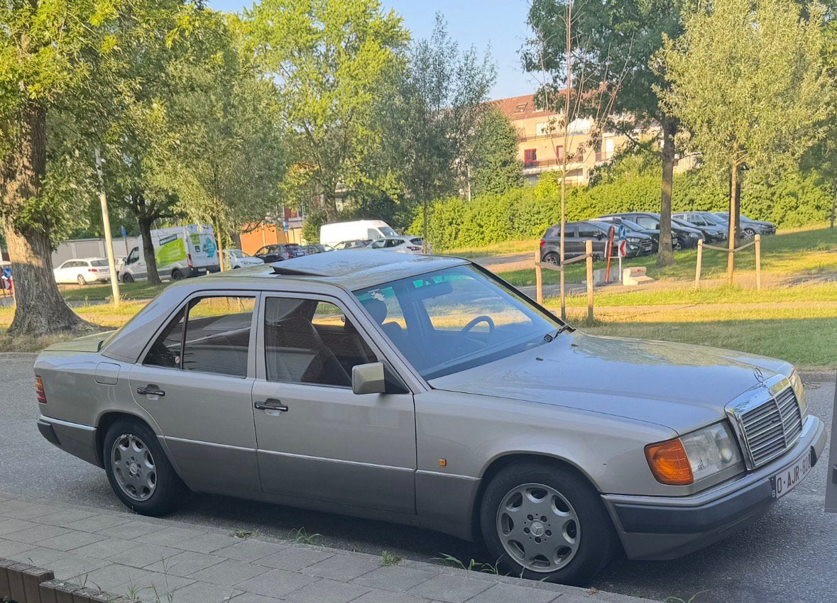 Mercedes w124 , 250 D , automatic + open dak, Auto's, Automaat, Mercedes-Benz, Diesel, Particulier