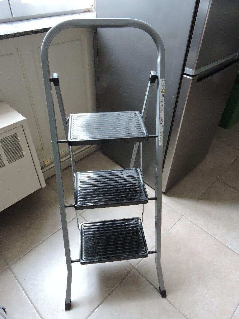 Escabelle en métal, Bricolage & Construction, Échelles & Escaliers, Utilisé, Échelle, Moins de 2 mètres, Pliable ou rétractable/escamotable