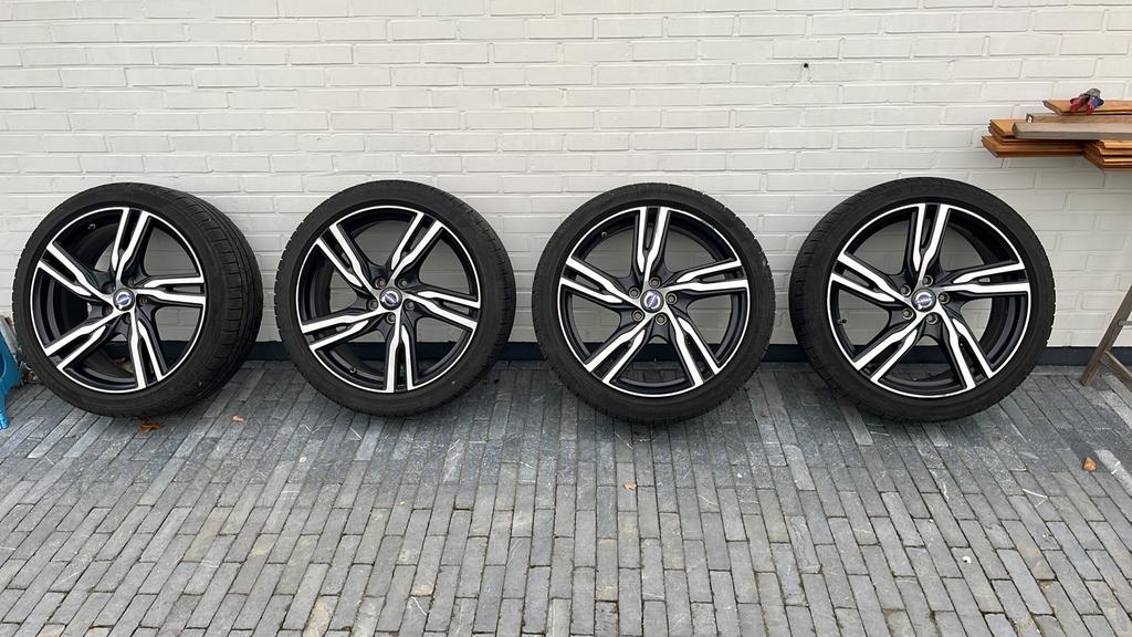 Volvo velgen met winterband, Pneus et Jantes, Pneus hiver, Véhicule de tourisme, 19 pouces