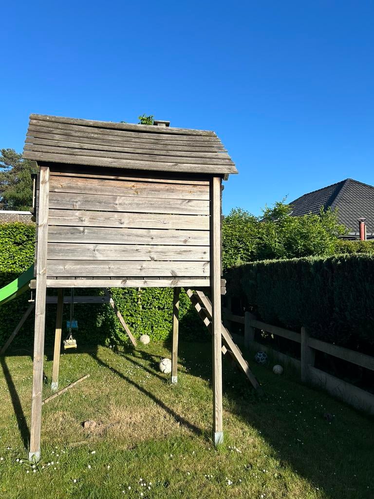 Buiten mooze kinderspeelhuis met glijbaan, Ophalen, Gebruikt, Schommel