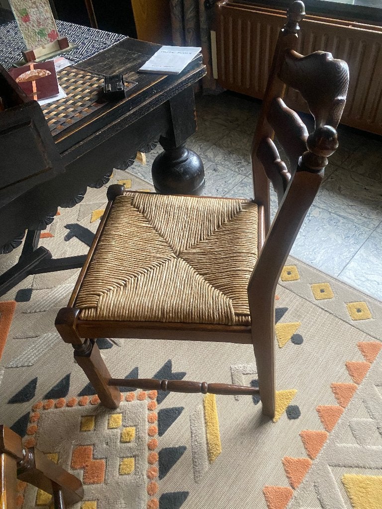 Stevige stoelen, Ophalen