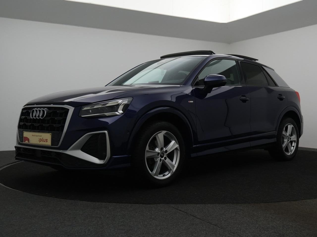 Audi Q2 AUDI Q2 30TFSI 110PK 2xS line *PANODAK*LEDER*CAMERA*, Auto's, Q2, Blauw, Handgeschakeld, Adaptive Cruise Control