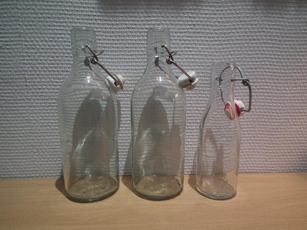 3 glazen karaffen (hoogte 21 cm en 17 cm), Huis en Inrichting, Verzenden, Zo goed als nieuw, Glas, Overige stijlen