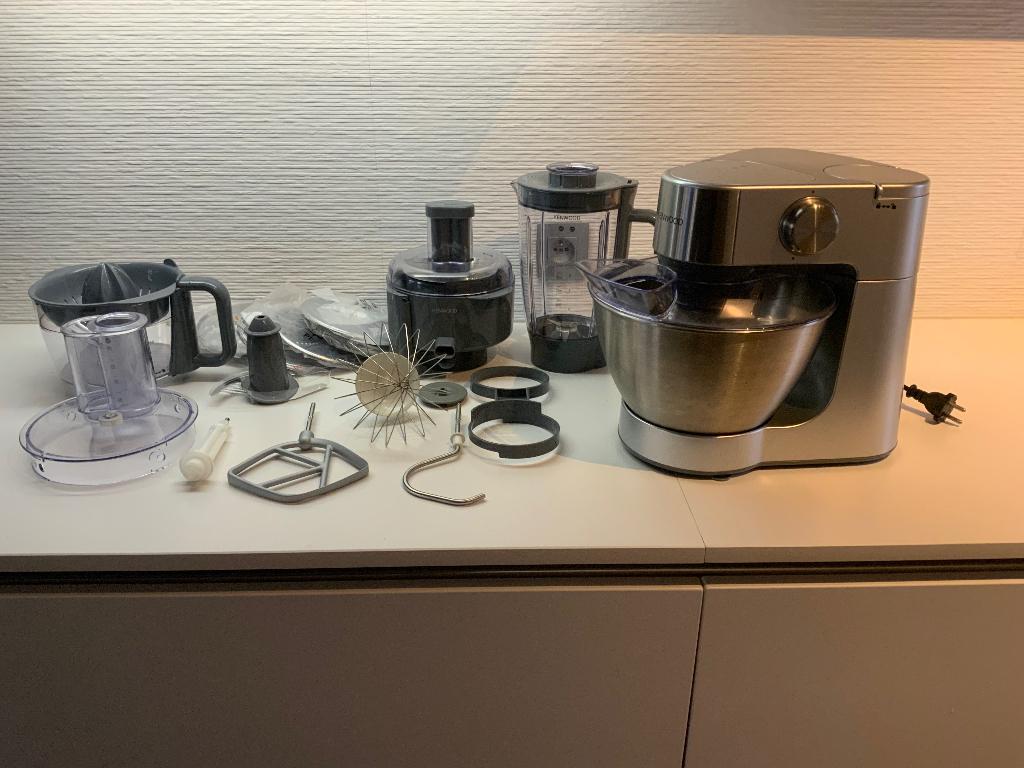 KENWOOD multifunctionele robot - Nieuwstaat, Elektronische apparatuur, Keukenmixers, Zo goed als nieuw, 4 liter of meer, 3 snelheden of meer