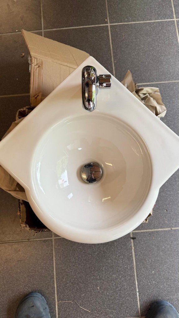 Wandwastafel keramiek +  chromen kraan – Alles inbegrepen, Bricolage & Construction, Sanitaire, Enlèvement, Utilisé, Pierre, Lavabo