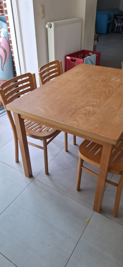 eettafel met stoelen, Enlèvement