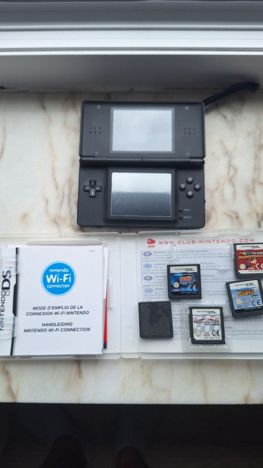 Nintendo DS (peut-être cassée) + jeux, Consoles de jeu & Jeux vidéo, Enlèvement, Ne fonctionne pas, Noir, DS Original ou Phat