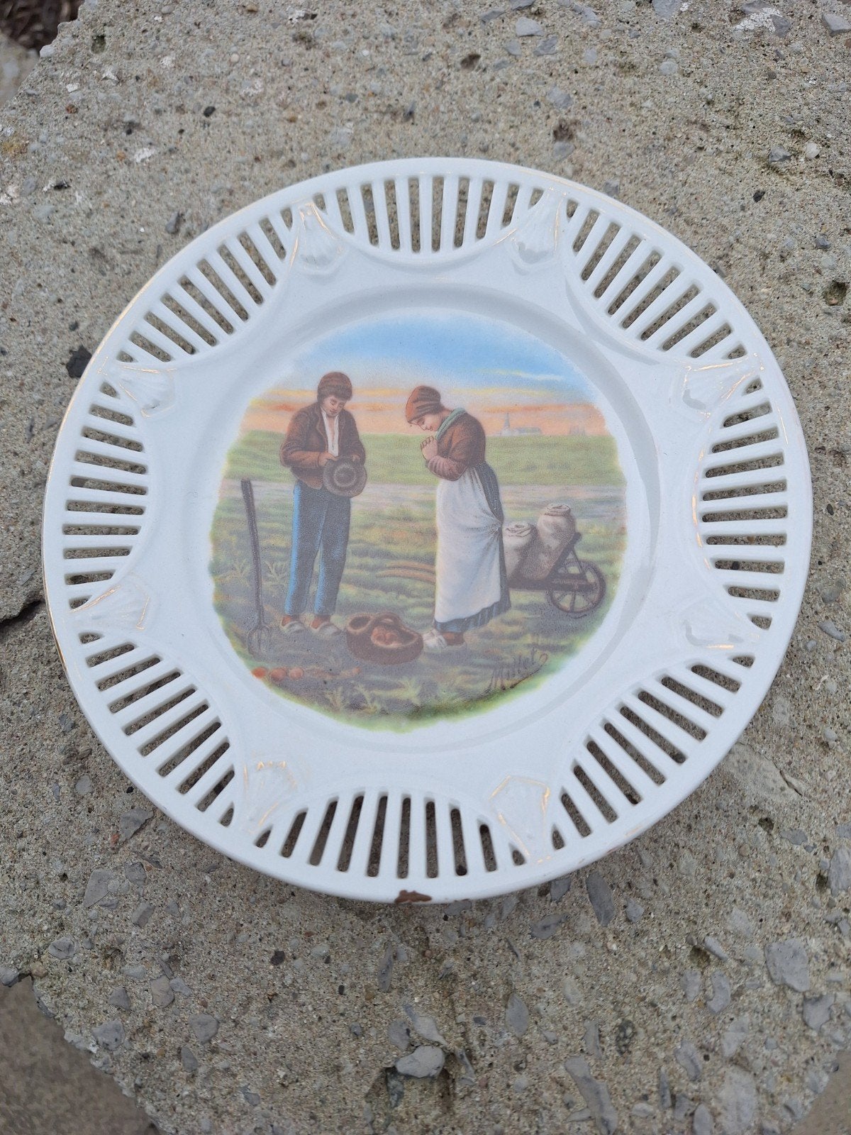 Assiette décorative ancienne en porcelaine, Antiquités & Art, Enlèvement ou Envoi