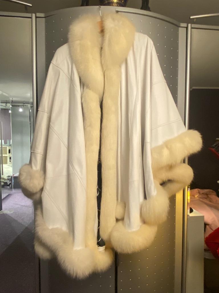 Witte lederen cape, Kleding | Dames, Wit, Maat 46/48 (XL) of groter, Belmont, Ophalen of Verzenden