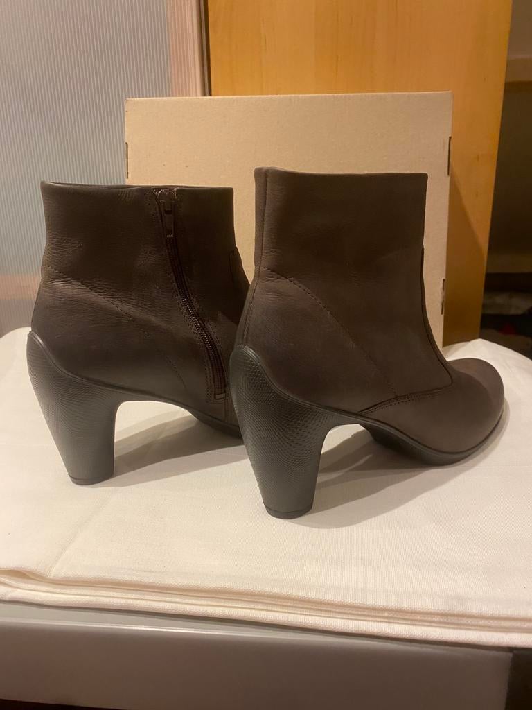 Bottines ecco cuir taupe, pointure 40, prix neuves 115 euros, Vêtements | Femmes, Chaussures, Neuf, Ecco, Enlèvement ou Envoi