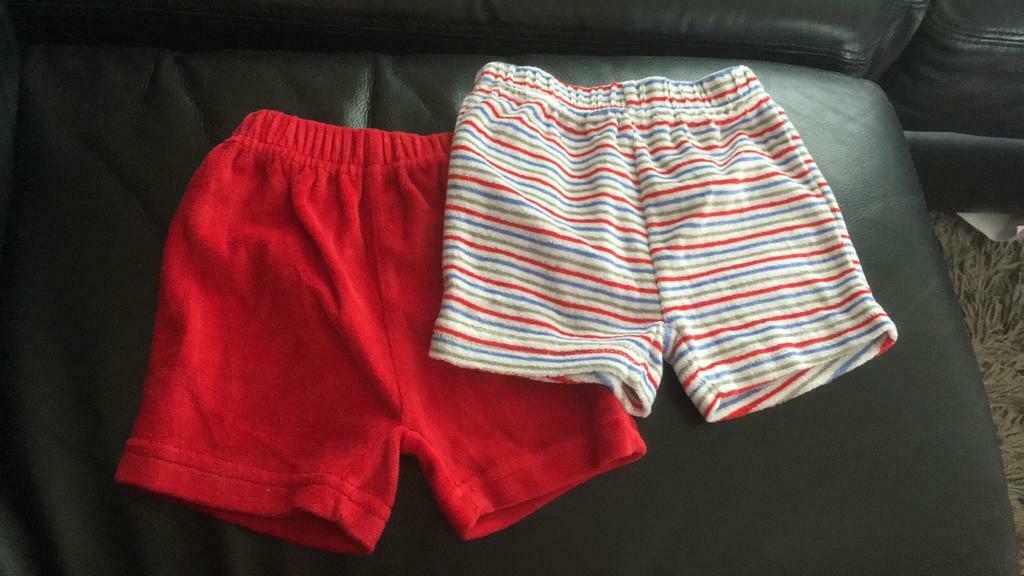 2 shorts en éponge (62 cm) NEUFS, Neuf