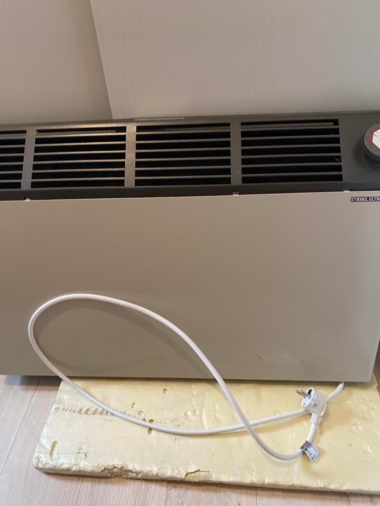 Convector verwarming  Stiebel 2000 W weinig gebruikt., Huis en Inrichting, Ophalen, Gebruikt, Hangend