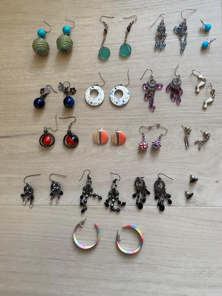 Lot de 17 paires de boucles d’oreilles, Enlèvement ou Envoi, Utilisé