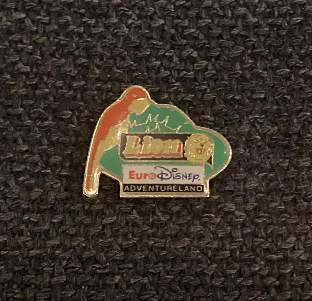 PIN - EURO DISNEY - ADVENTURELAND - LION, Verzenden, Gebruikt, Overige onderwerpen, Speldje of Pin