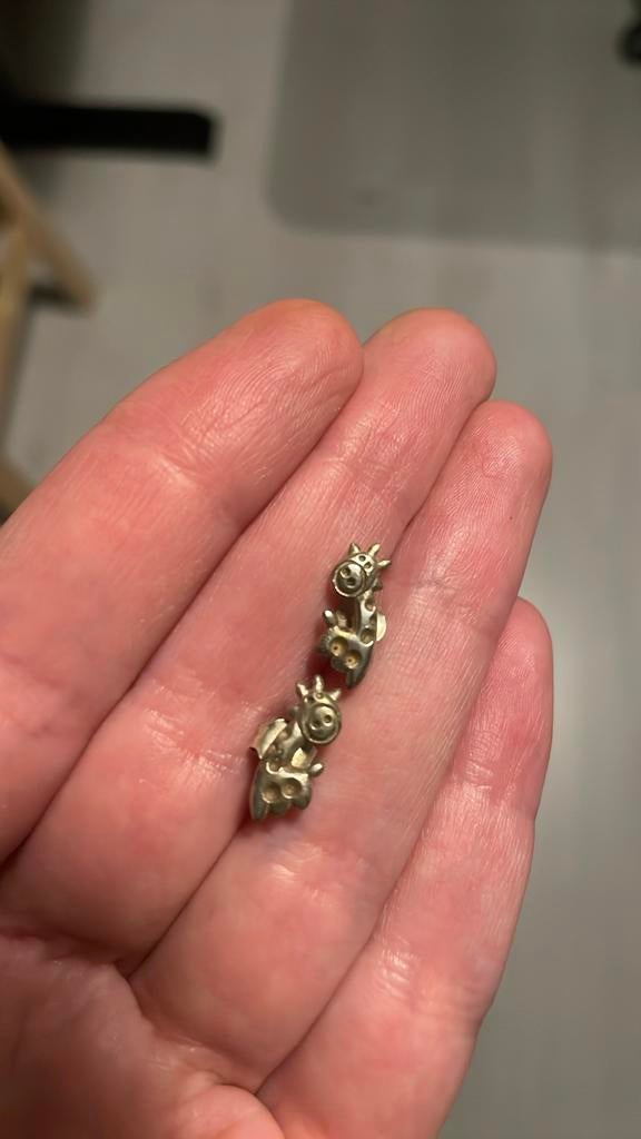 Zilveren oorstekers girafen, Handtassen en Accessoires, Oorbellen, Ophalen, Gebruikt, Knopjes of Stekers, Zilver