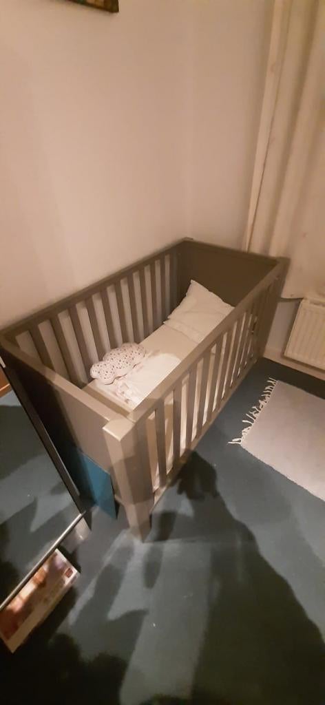 Quax kinderbedje 120 op 80 op 60 met beddengoed en  matras, Kinderen en Baby's, Kinderkamer | Complete kinderkamers, Ophalen