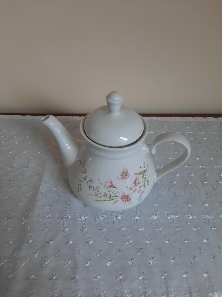 Zajecar Yugoslavia kleine theepot porselein wit roze bloem, Ophalen